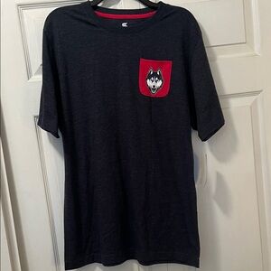 NWT Colosseum UConn Huskies Mens T-Shirt